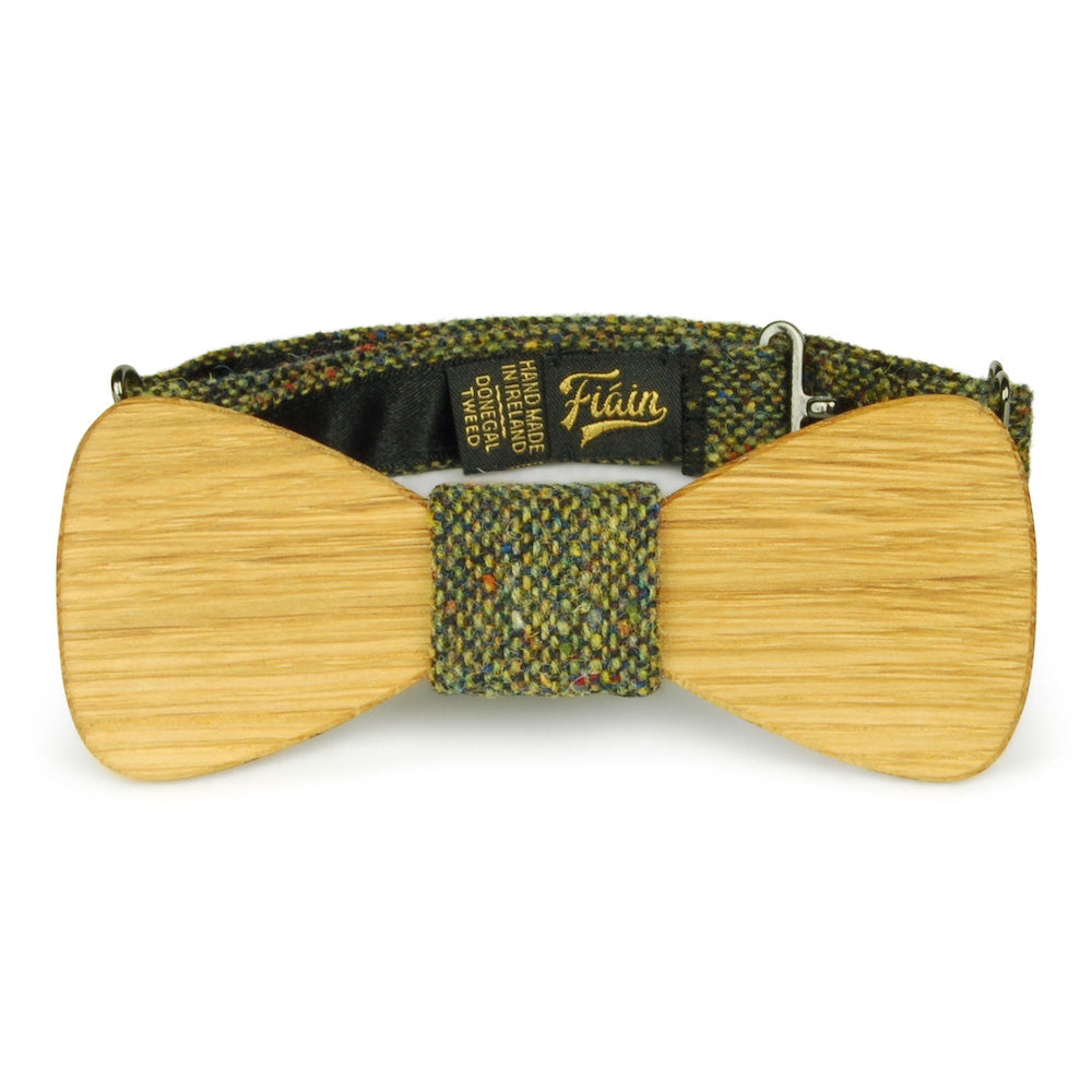 Front view of Wooster wooden bow tie by Fiain in connemara tweed